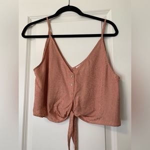 Small, pink storia shirt with flower print details